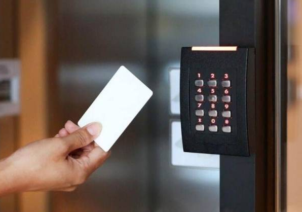 插入式芯片門禁卡向感應(yīng)式轉(zhuǎn)換 插入式芯片門禁卡向感應(yīng)式轉(zhuǎn)換